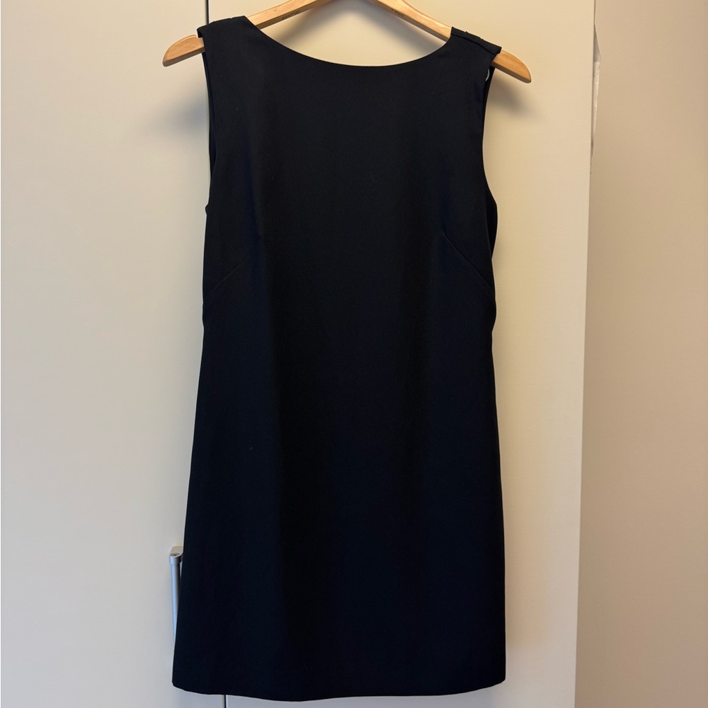 Elegant Black Sleeveless Sheath Dress